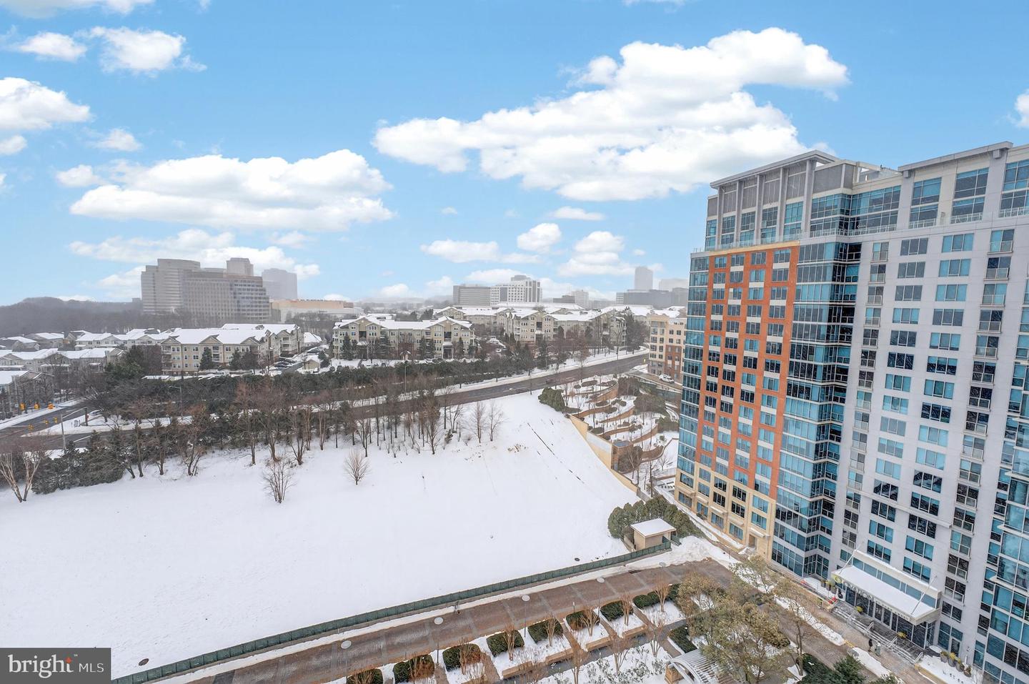 8220 CRESTWOOD HEIGHTS DR #1410, MCLEAN, Virginia 22102, 1 Bedroom Bedrooms, ,2 BathroomsBathrooms,Residential,For sale,8220 CRESTWOOD HEIGHTS DR #1410,VAFX2287202 MLS # VAFX2287202