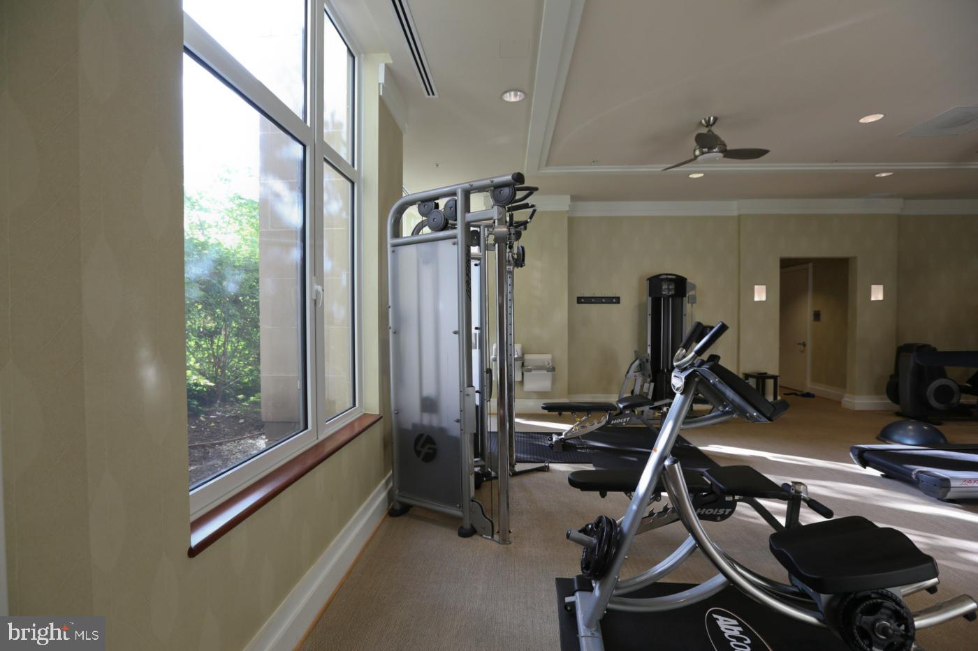 8220 CRESTWOOD HEIGHTS DR #1410, MCLEAN, Virginia 22102, 1 Bedroom Bedrooms, ,2 BathroomsBathrooms,Residential,For sale,8220 CRESTWOOD HEIGHTS DR #1410,VAFX2287202 MLS # VAFX2287202