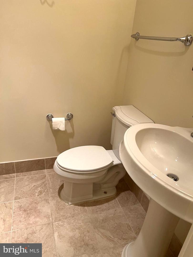 8220 CRESTWOOD HEIGHTS DR #1410, MCLEAN, Virginia 22102, 1 Bedroom Bedrooms, ,2 BathroomsBathrooms,Residential,For sale,8220 CRESTWOOD HEIGHTS DR #1410,VAFX2287202 MLS # VAFX2287202