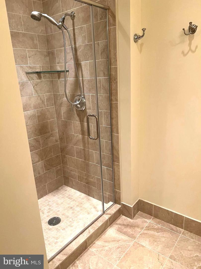 8220 CRESTWOOD HEIGHTS DR #1410, MCLEAN, Virginia 22102, 1 Bedroom Bedrooms, ,2 BathroomsBathrooms,Residential,For sale,8220 CRESTWOOD HEIGHTS DR #1410,VAFX2287202 MLS # VAFX2287202