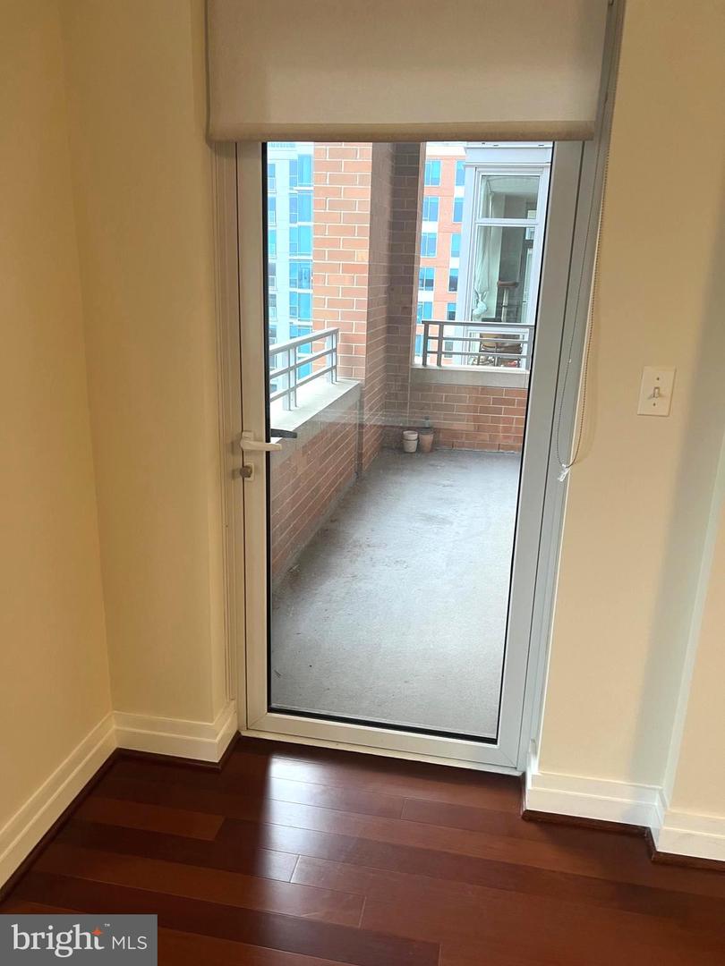 8220 CRESTWOOD HEIGHTS DR #1410, MCLEAN, Virginia 22102, 1 Bedroom Bedrooms, ,2 BathroomsBathrooms,Residential,For sale,8220 CRESTWOOD HEIGHTS DR #1410,VAFX2287202 MLS # VAFX2287202