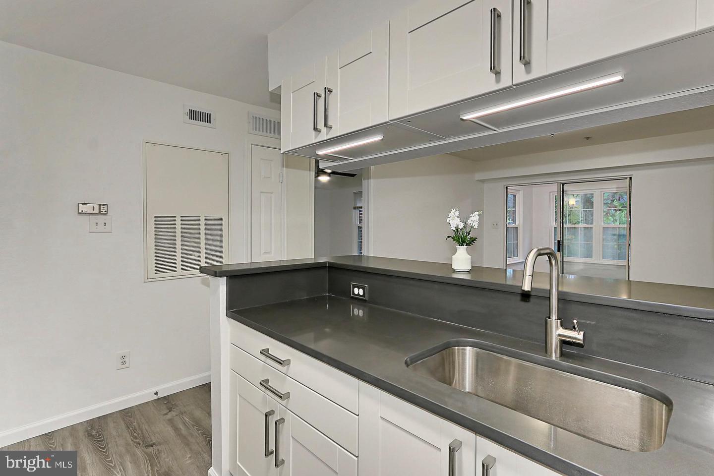 3311 WYNDHAM CIR #2195, ALEXANDRIA, Virginia 22302, 1 Bedroom Bedrooms, ,1 BathroomBathrooms,Residential,For sale,3311 WYNDHAM CIR #2195,VAAX2053464 MLS # VAAX2053464