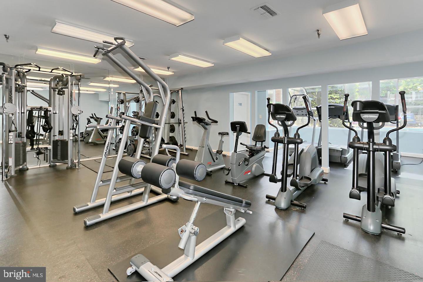 3311 WYNDHAM CIR #2195, ALEXANDRIA, Virginia 22302, 1 Bedroom Bedrooms, ,1 BathroomBathrooms,Residential,For sale,3311 WYNDHAM CIR #2195,VAAX2053464 MLS # VAAX2053464