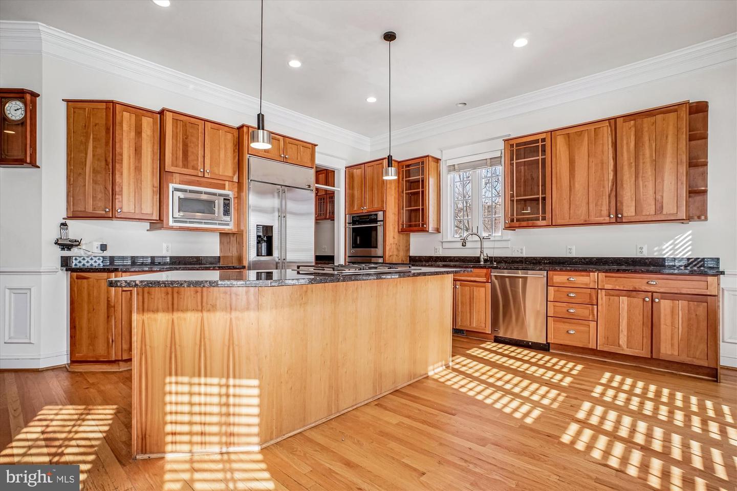 2500 12TH ST N, ARLINGTON, Virginia 22201, 5 Bedrooms Bedrooms, ,4 BathroomsBathrooms,Residential,For sale,2500 12TH ST N,VAAR2068074 MLS # VAAR2068074