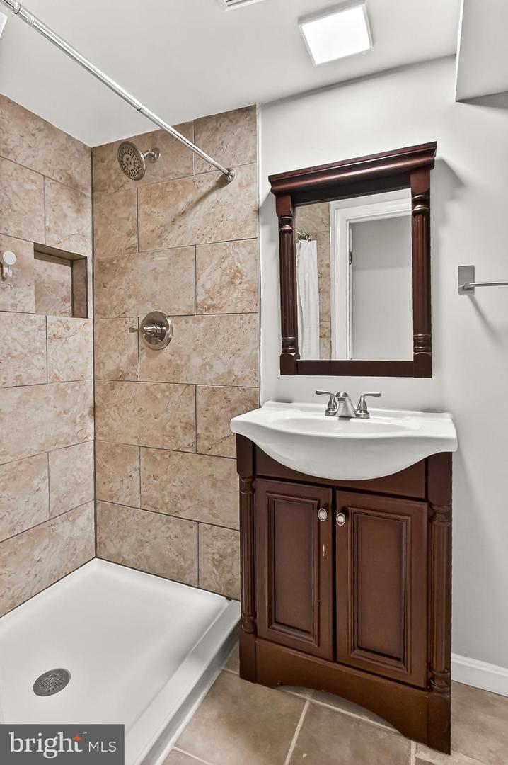 8495 KITCHENER DR, SPRINGFIELD, Virginia 22153, 3 Bedrooms Bedrooms, ,3 BathroomsBathrooms,Residential,For sale,8495 KITCHENER DR,VAFX2287300 MLS # VAFX2287300