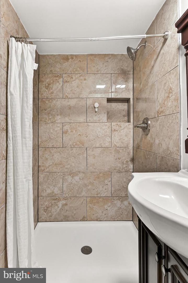 8495 KITCHENER DR, SPRINGFIELD, Virginia 22153, 3 Bedrooms Bedrooms, ,3 BathroomsBathrooms,Residential,For sale,8495 KITCHENER DR,VAFX2287300 MLS # VAFX2287300