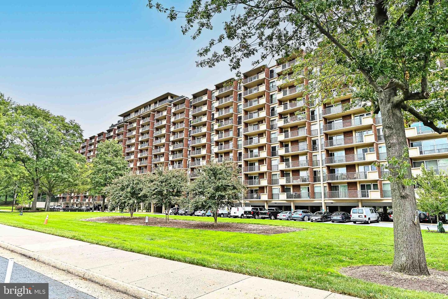 1300 ARMY NAVY DR #117, ARLINGTON, Virginia 22202, 2 Bedrooms Bedrooms, ,2 BathroomsBathrooms,Residential,For sale,1300 ARMY NAVY DR #117,VAAR2068082 MLS # VAAR2068082