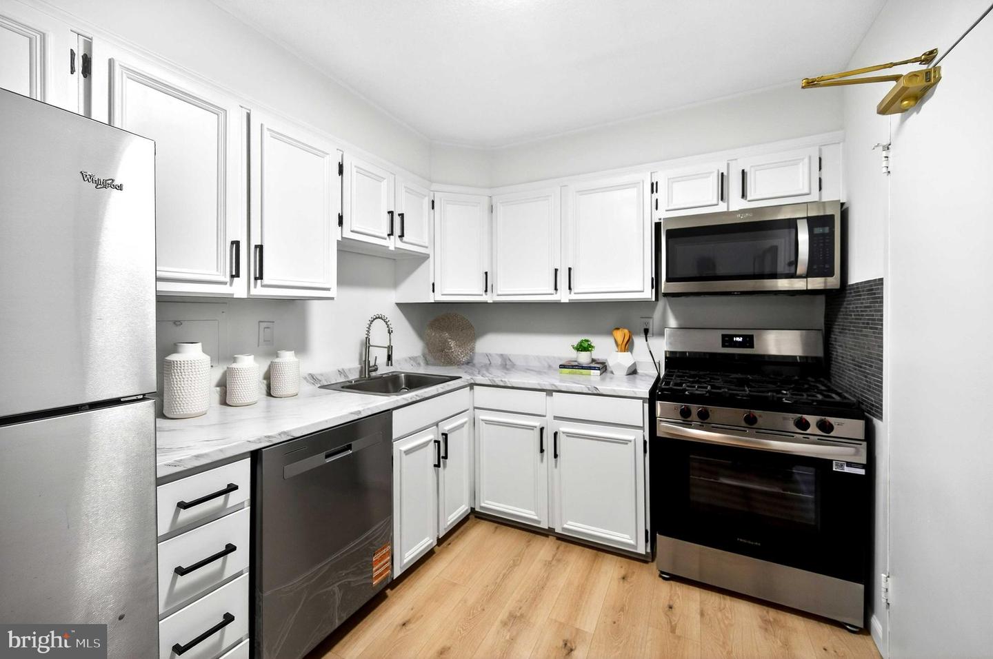 1300 ARMY NAVY DR #117, ARLINGTON, Virginia 22202, 2 Bedrooms Bedrooms, ,2 BathroomsBathrooms,Residential,For sale,1300 ARMY NAVY DR #117,VAAR2068082 MLS # VAAR2068082