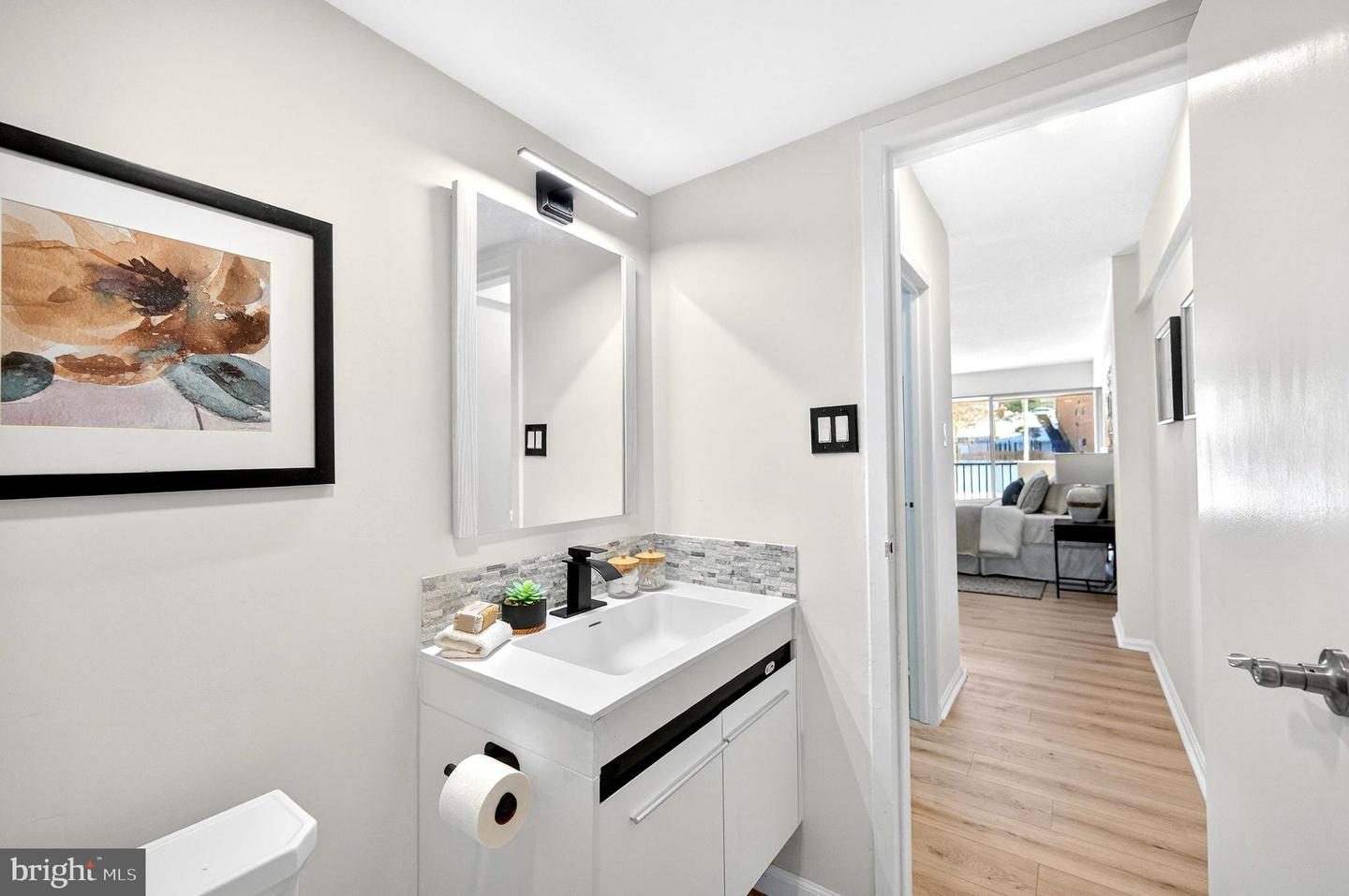 1300 ARMY NAVY DR #117, ARLINGTON, Virginia 22202, 2 Bedrooms Bedrooms, ,2 BathroomsBathrooms,Residential,For sale,1300 ARMY NAVY DR #117,VAAR2068082 MLS # VAAR2068082