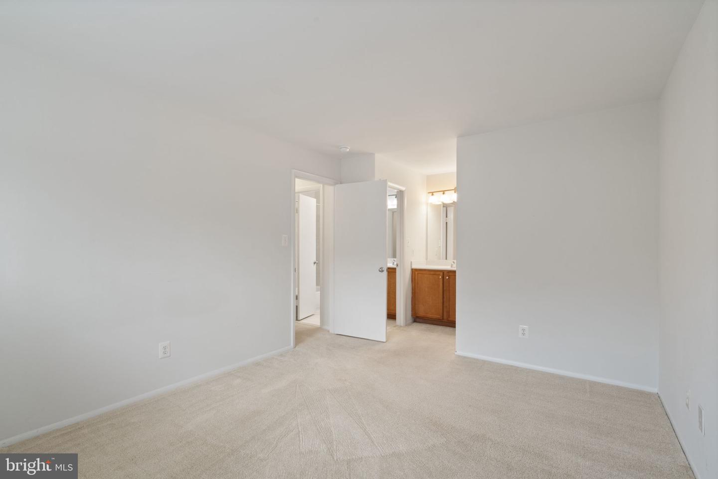 11703 OLDE ENGLISH DR #B, RESTON, Virginia 20190, 2 Bedrooms Bedrooms, 7 Rooms Rooms,1 BathroomBathrooms,Residential,For sale,11703 OLDE ENGLISH DR #B,VAFX2287398 MLS # VAFX2287398 11703 OLDE ENGLISH DR #B, RESTON, Virginia 20190, 2 Bedrooms Bedrooms, 7 Rooms Rooms,1 BathroomBathrooms,Residential,For sale,11703 OLDE ENGLISH DR #B,VAFX2287398 MLS # VAFX2287398