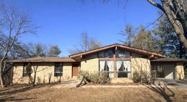 10400 HUNTER RIDGE DR, OAKTON, Virginia 22124, 4 Bedrooms Bedrooms, 11 Rooms Rooms,2 BathroomsBathrooms,Residential,For sale,10400 HUNTER RIDGE DR,VAFX2287422 MLS # VAFX2287422