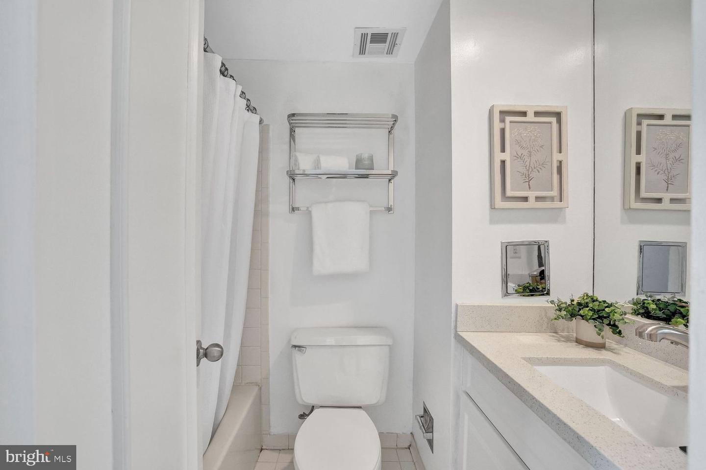 1133 13TH ST NW #704, WASHINGTON, District Of Columbia 20005, 1 Bedroom Bedrooms, ,1 BathroomBathrooms,Residential,For sale,1133 13TH ST NW #704,DCDC2243076 MLS # DCDC2243076