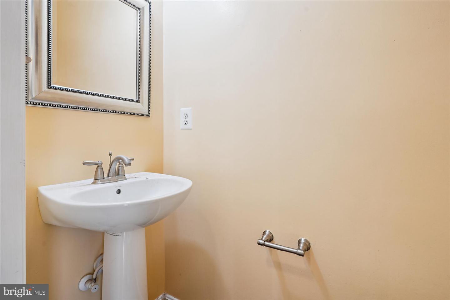 16449 PLUMAGE EAGLE ST, WOODBRIDGE, Virginia 22191, 4 Bedrooms Bedrooms, ,3 BathroomsBathrooms,Residential,For sale,16449 PLUMAGE EAGLE ST,VAPW2111200 MLS # VAPW2111200