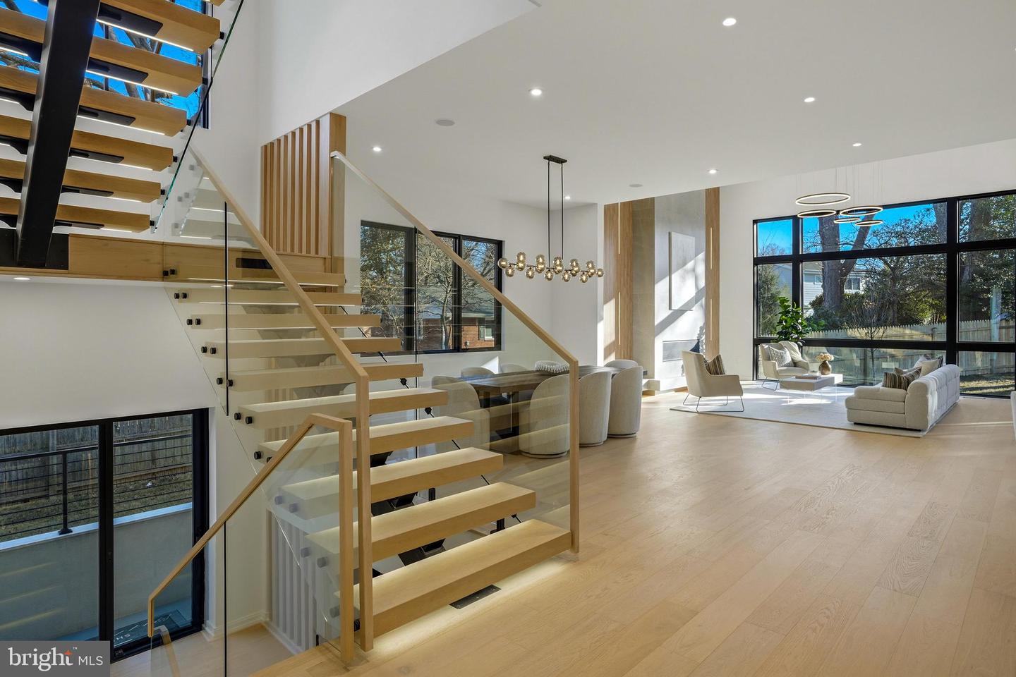 7103 WESTBURY RD, MCLEAN, Virginia 22101, 6 Bedrooms Bedrooms, ,6 BathroomsBathrooms,Residential,For sale,7103 WESTBURY RD,VAFX2287472 MLS # VAFX2287472