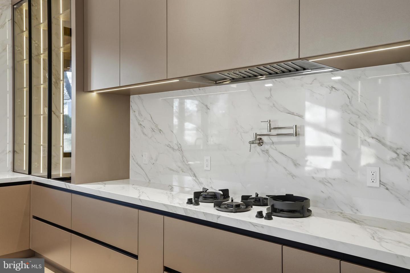 7103 WESTBURY RD, MCLEAN, Virginia 22101, 6 Bedrooms Bedrooms, ,6 BathroomsBathrooms,Residential,For sale,7103 WESTBURY RD,VAFX2287472 MLS # VAFX2287472