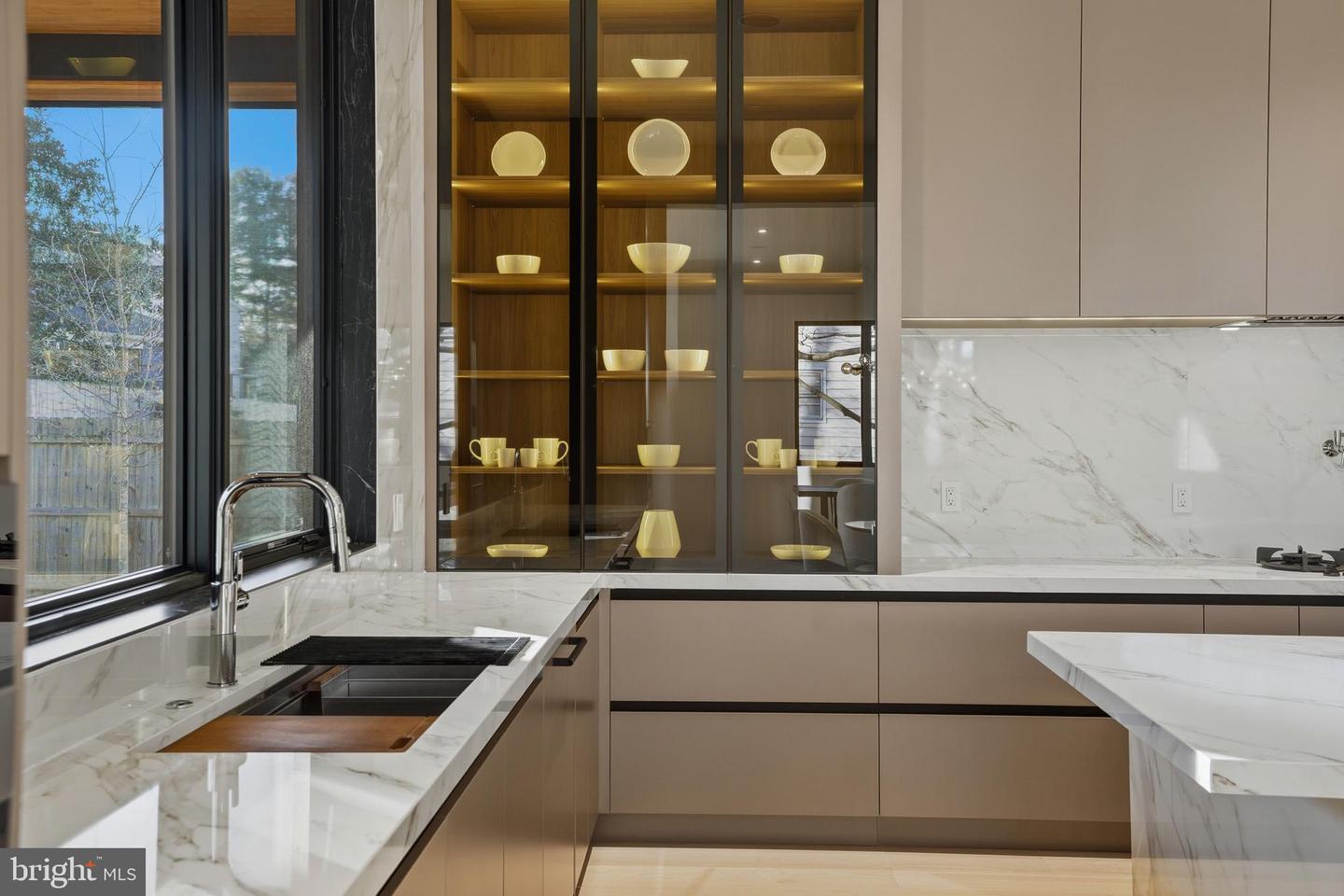 7103 WESTBURY RD, MCLEAN, Virginia 22101, 6 Bedrooms Bedrooms, ,6 BathroomsBathrooms,Residential,For sale,7103 WESTBURY RD,VAFX2287472 MLS # VAFX2287472