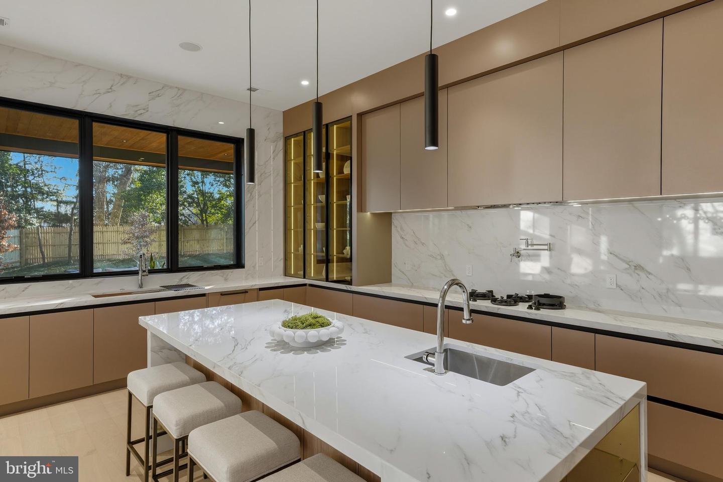 7103 WESTBURY RD, MCLEAN, Virginia 22101, 6 Bedrooms Bedrooms, ,6 BathroomsBathrooms,Residential,For sale,7103 WESTBURY RD,VAFX2287472 MLS # VAFX2287472