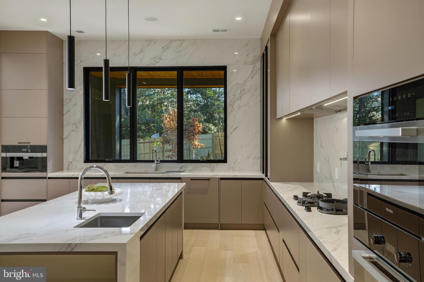 7103 WESTBURY RD, MCLEAN, Virginia 22101, 6 Bedrooms Bedrooms, ,6 BathroomsBathrooms,Residential,For sale,7103 WESTBURY RD,VAFX2287472 MLS # VAFX2287472