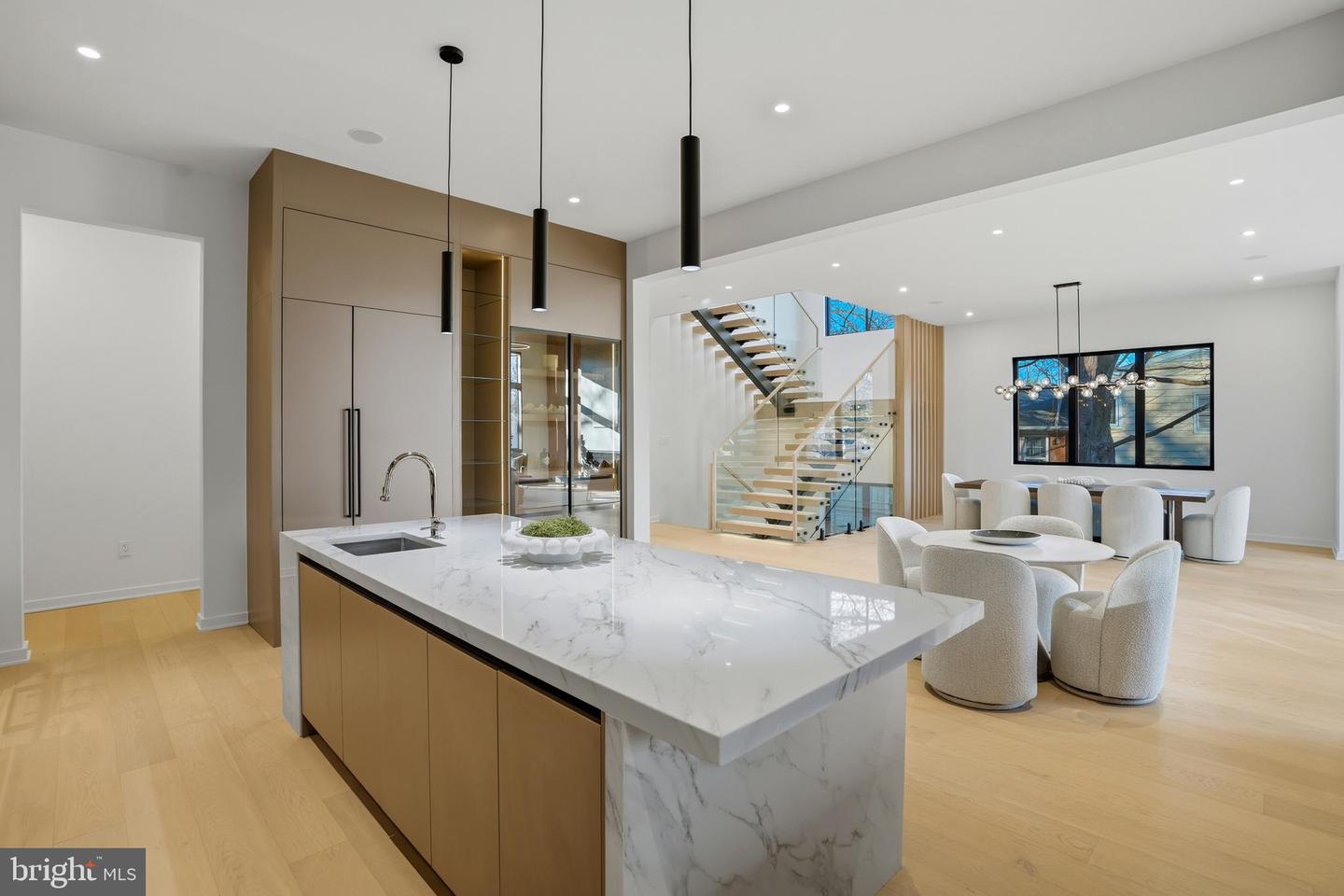 7103 WESTBURY RD, MCLEAN, Virginia 22101, 6 Bedrooms Bedrooms, ,6 BathroomsBathrooms,Residential,For sale,7103 WESTBURY RD,VAFX2287472 MLS # VAFX2287472