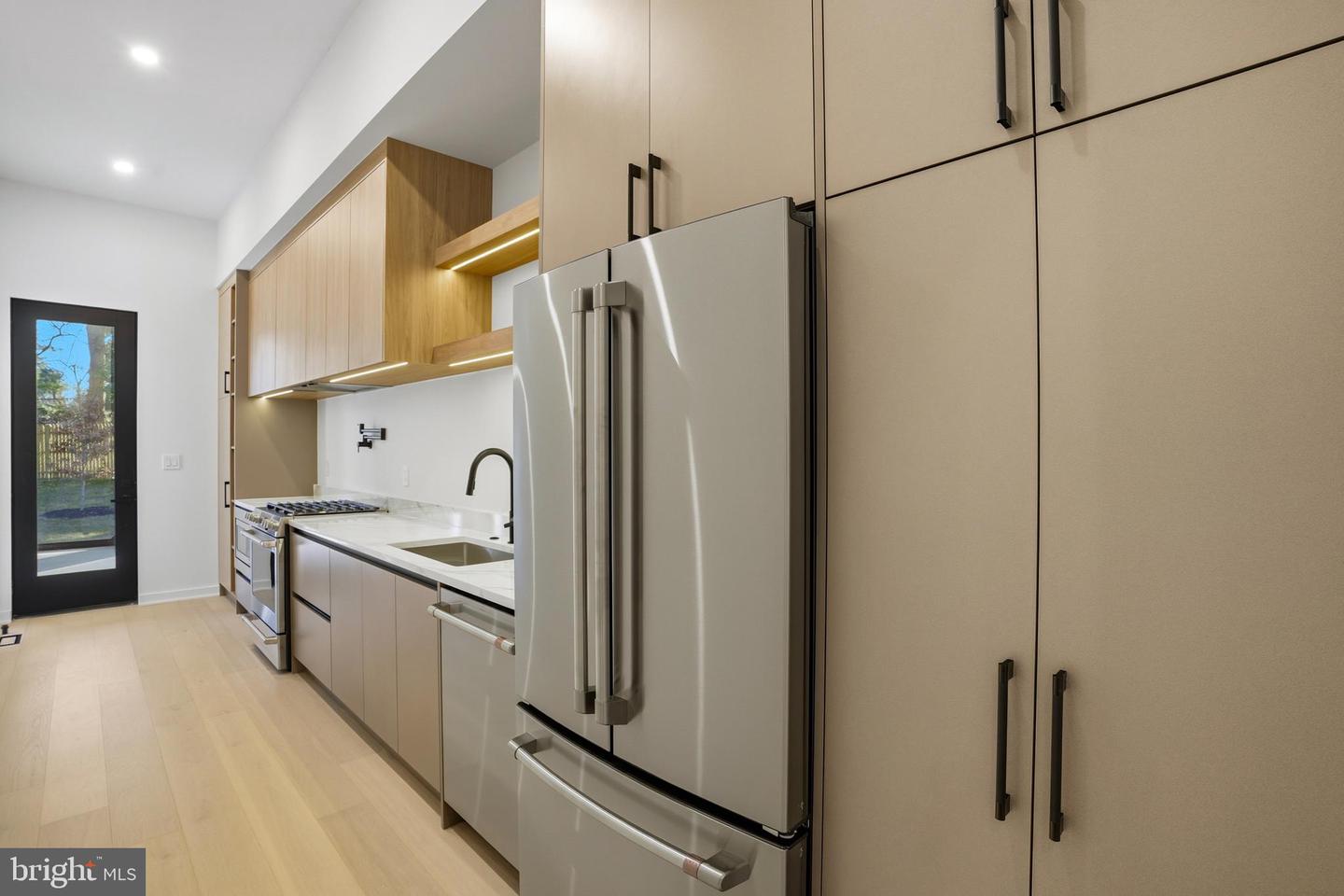 7103 WESTBURY RD, MCLEAN, Virginia 22101, 6 Bedrooms Bedrooms, ,6 BathroomsBathrooms,Residential,For sale,7103 WESTBURY RD,VAFX2287472 MLS # VAFX2287472