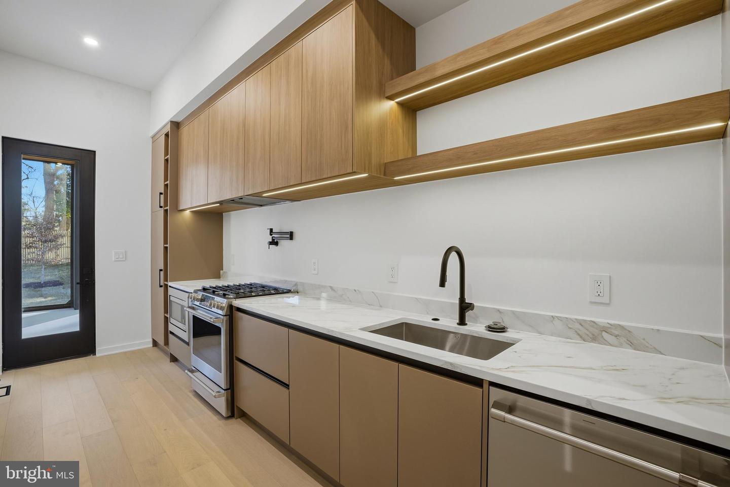 7103 WESTBURY RD, MCLEAN, Virginia 22101, 6 Bedrooms Bedrooms, ,6 BathroomsBathrooms,Residential,For sale,7103 WESTBURY RD,VAFX2287472 MLS # VAFX2287472