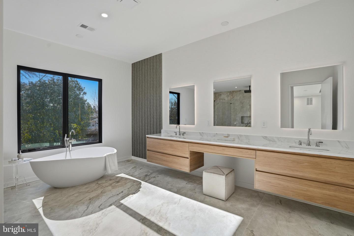 7103 WESTBURY RD, MCLEAN, Virginia 22101, 6 Bedrooms Bedrooms, ,6 BathroomsBathrooms,Residential,For sale,7103 WESTBURY RD,VAFX2287472 MLS # VAFX2287472