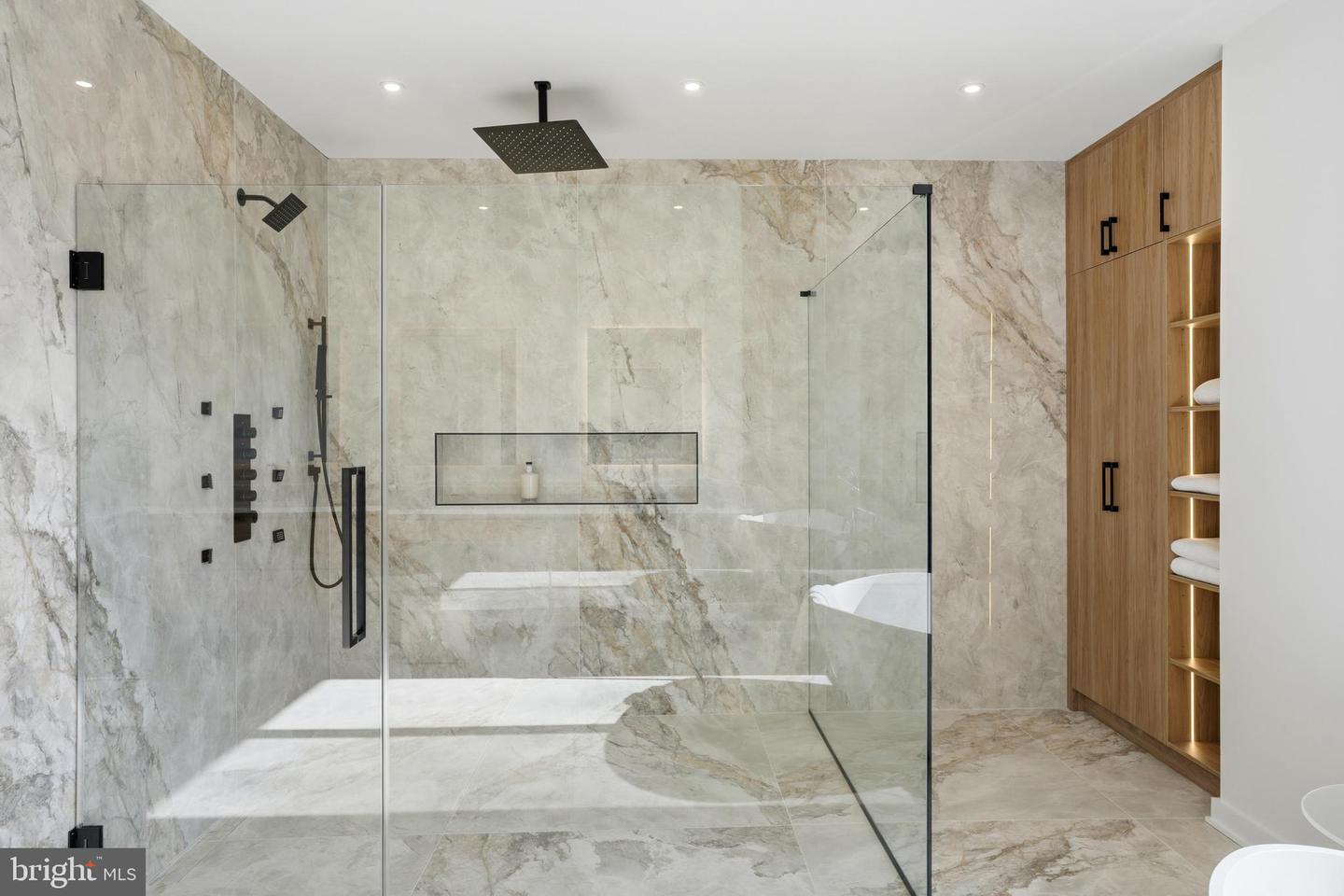 7103 WESTBURY RD, MCLEAN, Virginia 22101, 6 Bedrooms Bedrooms, ,6 BathroomsBathrooms,Residential,For sale,7103 WESTBURY RD,VAFX2287472 MLS # VAFX2287472