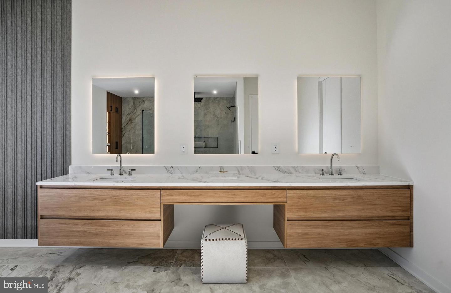 7103 WESTBURY RD, MCLEAN, Virginia 22101, 6 Bedrooms Bedrooms, ,6 BathroomsBathrooms,Residential,For sale,7103 WESTBURY RD,VAFX2287472 MLS # VAFX2287472