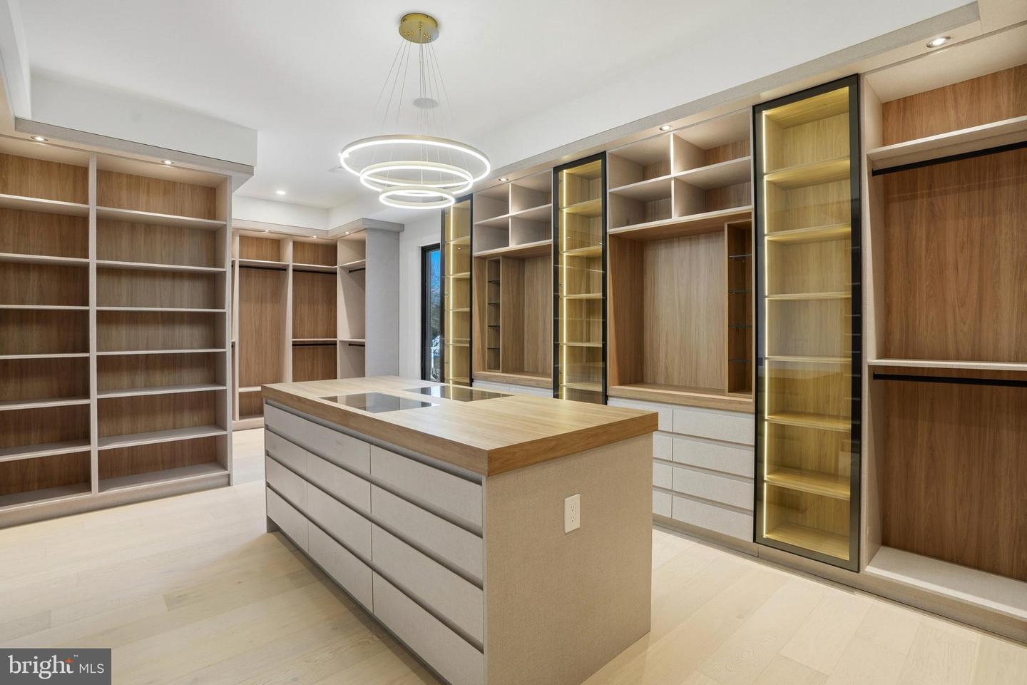 7103 WESTBURY RD, MCLEAN, Virginia 22101, 6 Bedrooms Bedrooms, ,6 BathroomsBathrooms,Residential,For sale,7103 WESTBURY RD,VAFX2287472 MLS # VAFX2287472