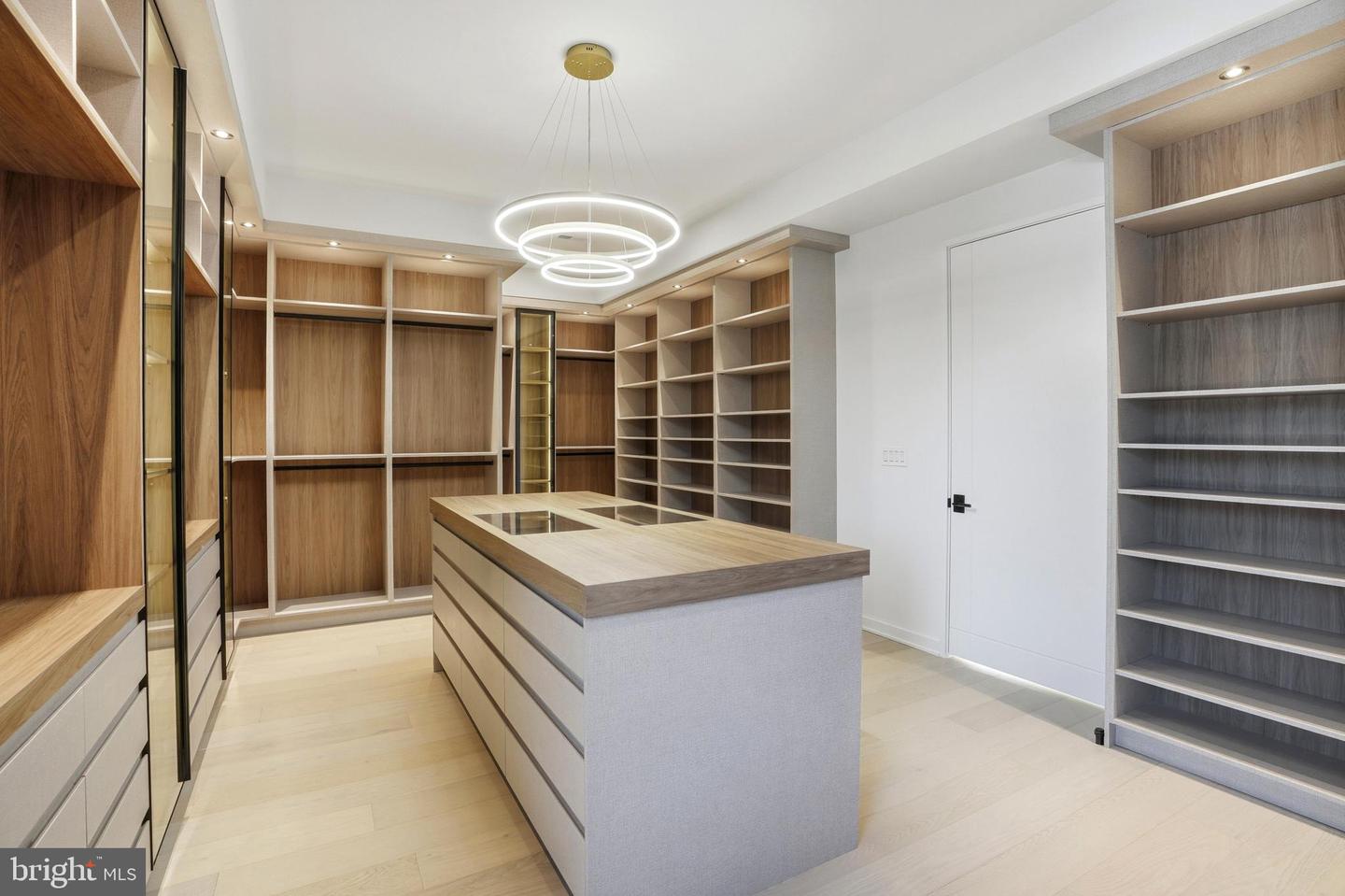 7103 WESTBURY RD, MCLEAN, Virginia 22101, 6 Bedrooms Bedrooms, ,6 BathroomsBathrooms,Residential,For sale,7103 WESTBURY RD,VAFX2287472 MLS # VAFX2287472