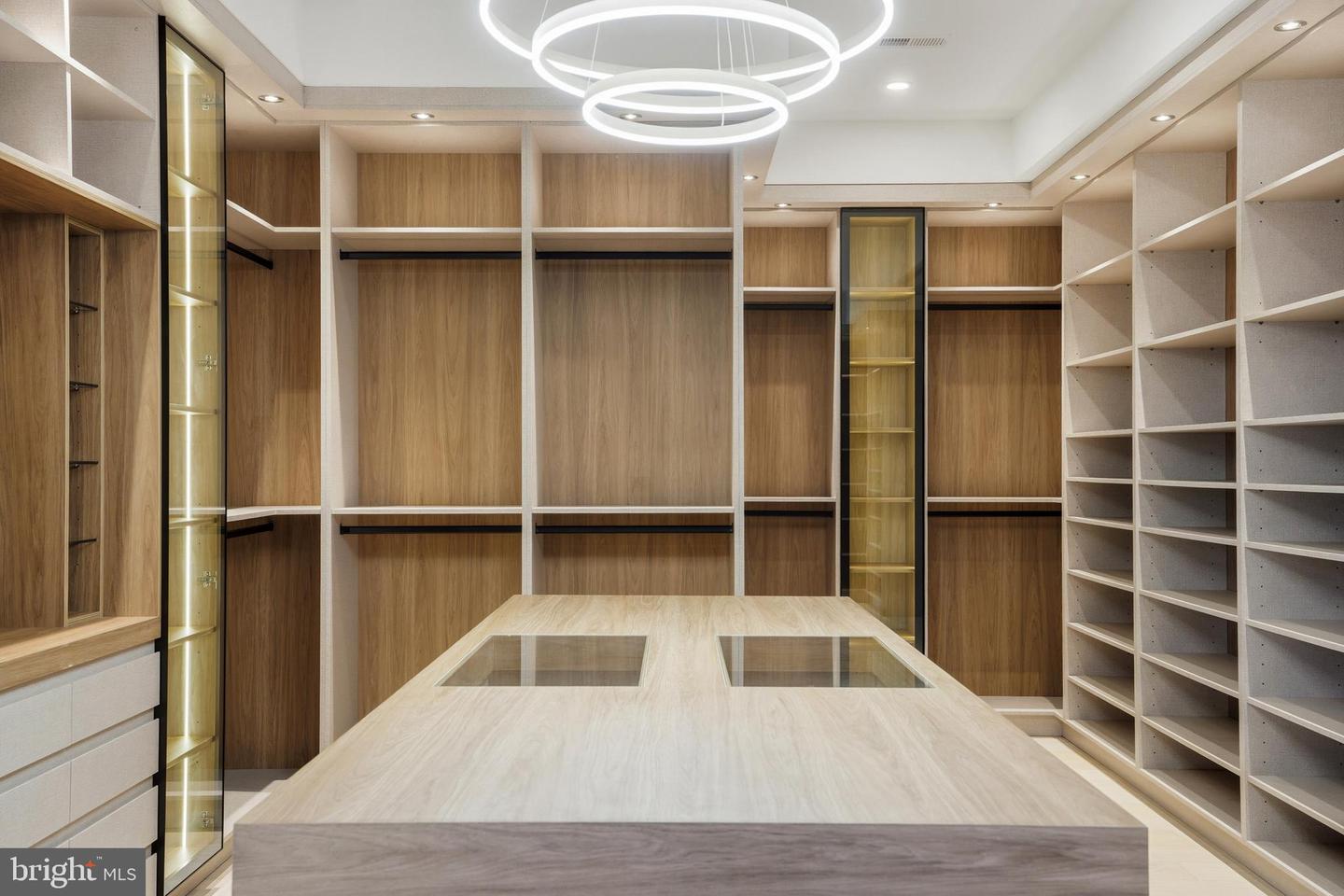 7103 WESTBURY RD, MCLEAN, Virginia 22101, 6 Bedrooms Bedrooms, ,6 BathroomsBathrooms,Residential,For sale,7103 WESTBURY RD,VAFX2287472 MLS # VAFX2287472