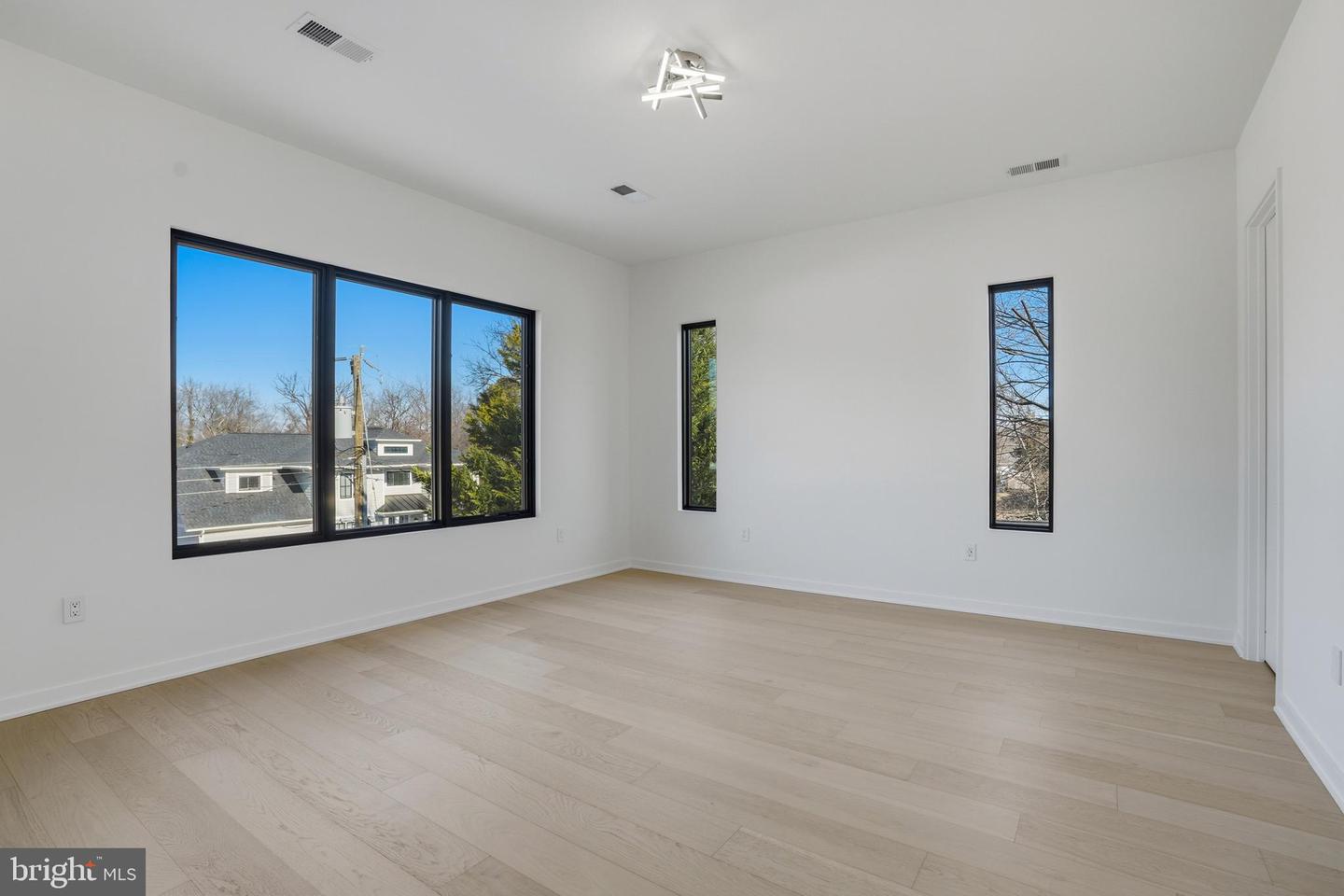 7103 WESTBURY RD, MCLEAN, Virginia 22101, 6 Bedrooms Bedrooms, ,6 BathroomsBathrooms,Residential,For sale,7103 WESTBURY RD,VAFX2287472 MLS # VAFX2287472