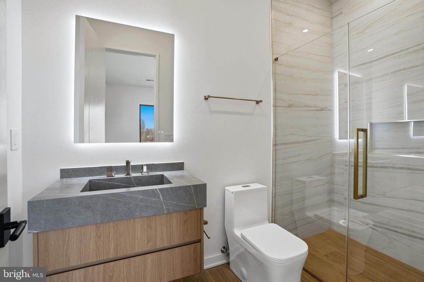 7103 WESTBURY RD, MCLEAN, Virginia 22101, 6 Bedrooms Bedrooms, ,6 BathroomsBathrooms,Residential,For sale,7103 WESTBURY RD,VAFX2287472 MLS # VAFX2287472