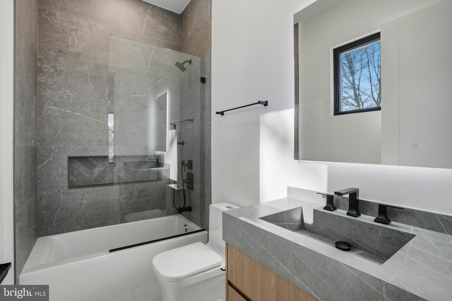 7103 WESTBURY RD, MCLEAN, Virginia 22101, 6 Bedrooms Bedrooms, ,6 BathroomsBathrooms,Residential,For sale,7103 WESTBURY RD,VAFX2287472 MLS # VAFX2287472