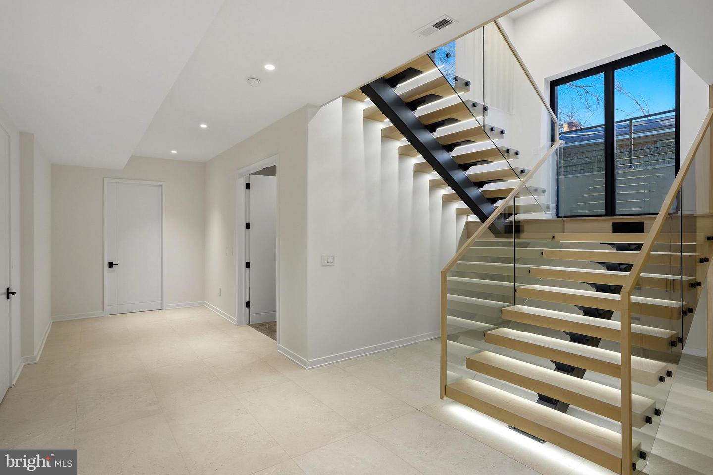 7103 WESTBURY RD, MCLEAN, Virginia 22101, 6 Bedrooms Bedrooms, ,6 BathroomsBathrooms,Residential,For sale,7103 WESTBURY RD,VAFX2287472 MLS # VAFX2287472