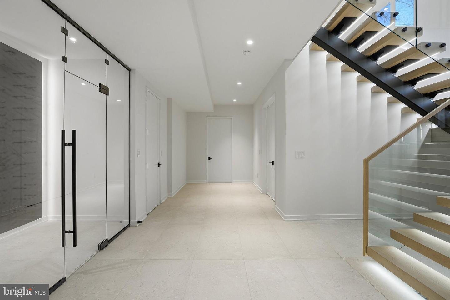 7103 WESTBURY RD, MCLEAN, Virginia 22101, 6 Bedrooms Bedrooms, ,6 BathroomsBathrooms,Residential,For sale,7103 WESTBURY RD,VAFX2287472 MLS # VAFX2287472