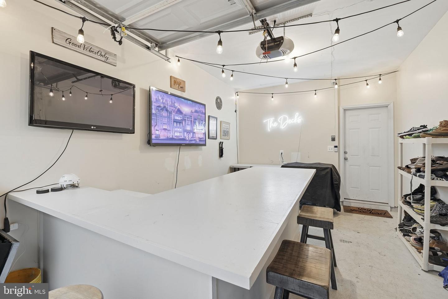 9455 STONEWALL RD, MANASSAS, Virginia 20110, 3 Bedrooms Bedrooms, ,2 BathroomsBathrooms,Residential,For sale,9455 STONEWALL RD,VAMN2010018 MLS # VAMN2010018