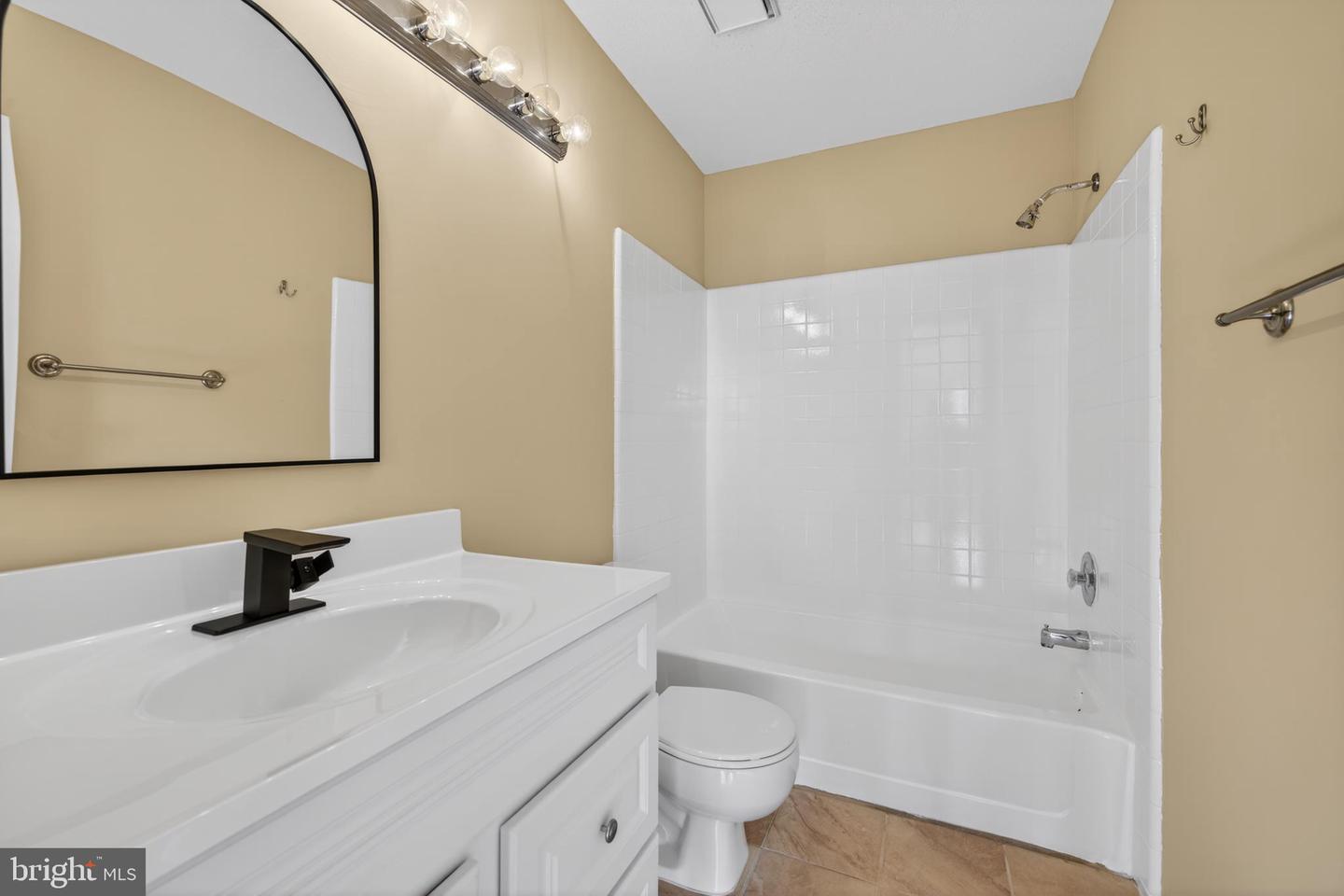 1111 HUNTMASTER TER NE #301, LEESBURG, Virginia 20176, 3 Bedrooms Bedrooms, ,2 BathroomsBathrooms,Residential,For sale,1111 HUNTMASTER TER NE #301,VALO2114720 MLS # VALO2114720 1111 HUNTMASTER TER NE #301, LEESBURG, Virginia 20176, 3 Bedrooms Bedrooms, ,2 BathroomsBathrooms,Residential,For sale,1111 HUNTMASTER TER NE #301,VALO2114720 MLS # VALO2114720