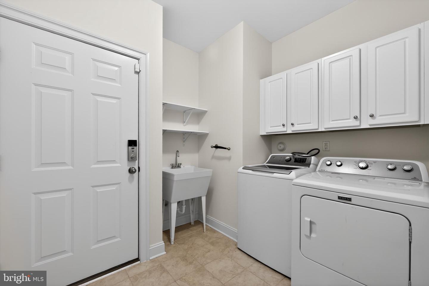 5160 FARMOUNT TER #16, GLEN ALLEN, Virginia 23059, 3 Bedrooms Bedrooms, ,3 BathroomsBathrooms,Residential,For sale,5160 FARMOUNT TER #16,VAHN2001158 MLS # VAHN2001158