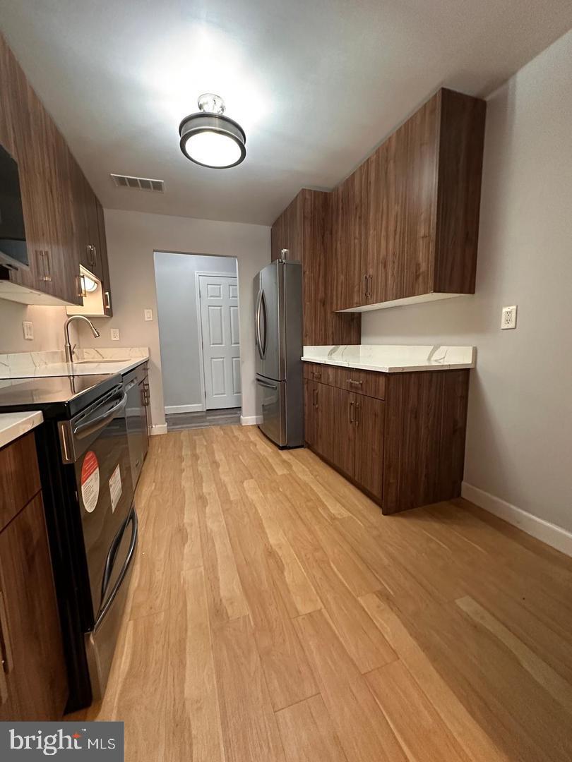 525 FLORIDA AVE #202, HERNDON, Virginia 20170, 2 Bedrooms Bedrooms, ,2 BathroomsBathrooms,Residential,For sale,525 FLORIDA AVE #202,VAFX2287724 MLS # VAFX2287724