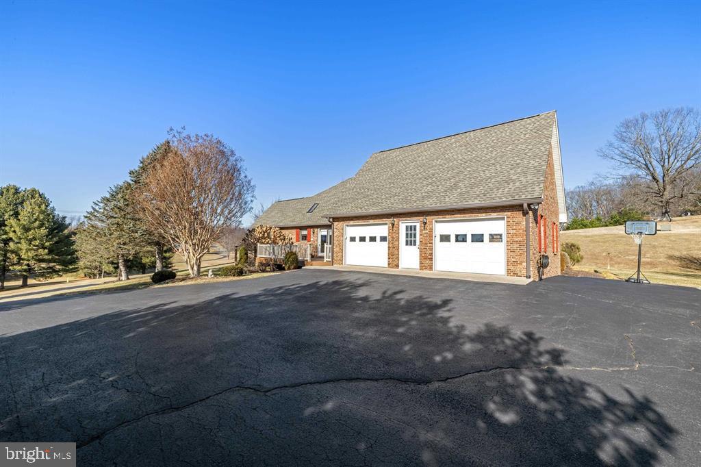 147 BON LEA DR, STAUNTON, Virginia 24401, 3 Bedrooms Bedrooms, ,2 BathroomsBathrooms,Residential,For sale,147 BON LEA DR,VAAG2002732 MLS # VAAG2002732