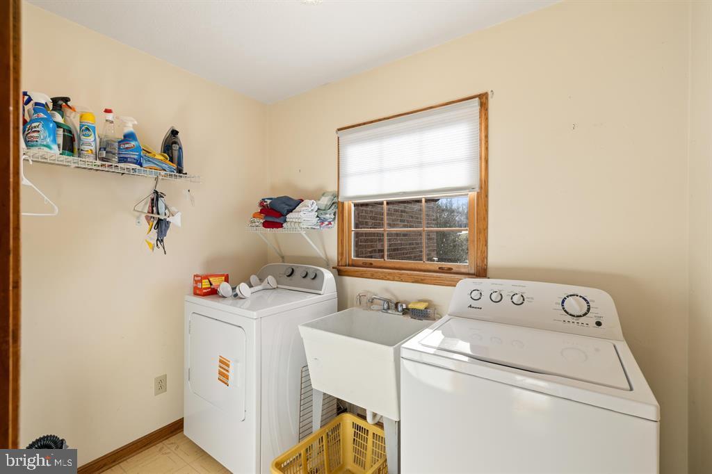 147 BON LEA DR, STAUNTON, Virginia 24401, 3 Bedrooms Bedrooms, ,2 BathroomsBathrooms,Residential,For sale,147 BON LEA DR,VAAG2002732 MLS # VAAG2002732