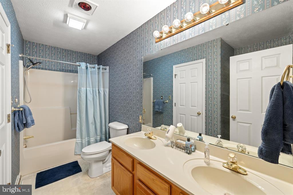 147 BON LEA DR, STAUNTON, Virginia 24401, 3 Bedrooms Bedrooms, ,2 BathroomsBathrooms,Residential,For sale,147 BON LEA DR,VAAG2002732 MLS # VAAG2002732