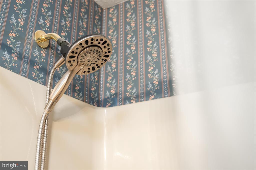 147 BON LEA DR, STAUNTON, Virginia 24401, 3 Bedrooms Bedrooms, ,2 BathroomsBathrooms,Residential,For sale,147 BON LEA DR,VAAG2002732 MLS # VAAG2002732