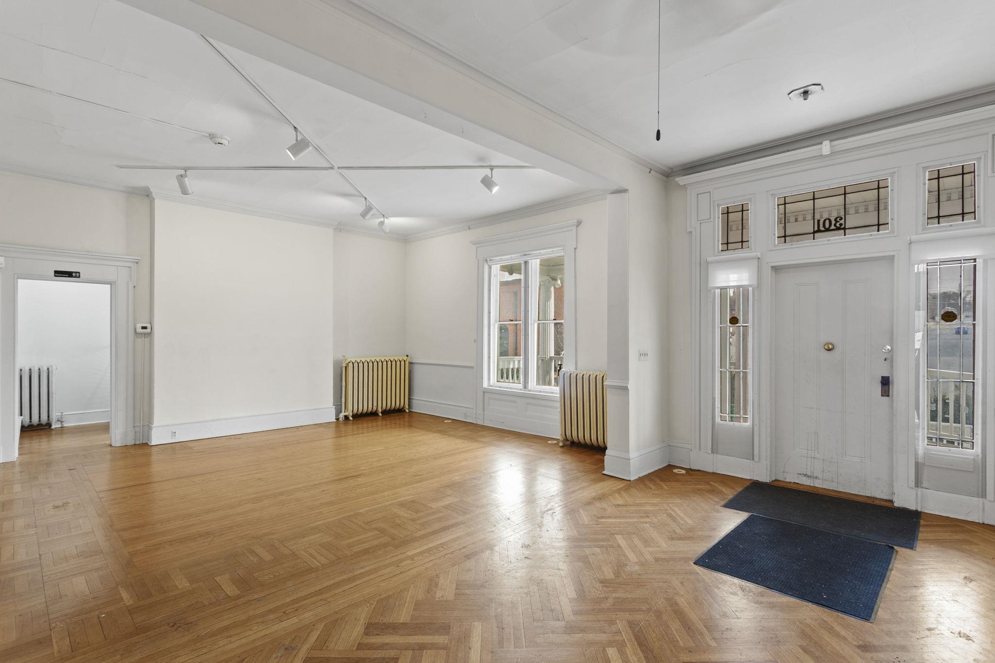 301 S MAIN ST, HARRISONBURG, Virginia 22801, ,Commercial,301 S MAIN ST,672853 MLS # 672853