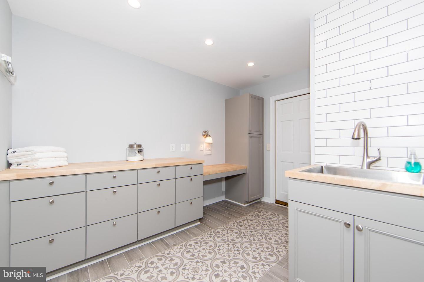 2303 BREAM DR, MIDLOTHIAN, Virginia 23113, 6 Bedrooms Bedrooms, 18 Rooms Rooms,6 BathroomsBathrooms,Residential,For sale,2303 BREAM DR,VACF2001112 MLS # VACF2001112