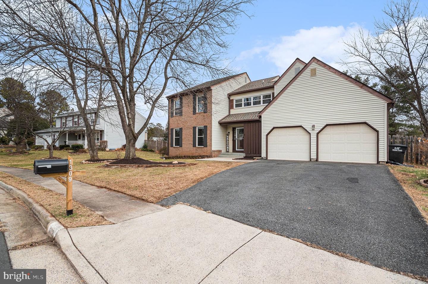 1309 ROCK CHAPEL RD, HERNDON, Virginia 20170, 5 Bedrooms Bedrooms, 9 Rooms Rooms,3 BathroomsBathrooms,Residential,For sale,1309 ROCK CHAPEL RD,VAFX2285384 MLS # VAFX2285384