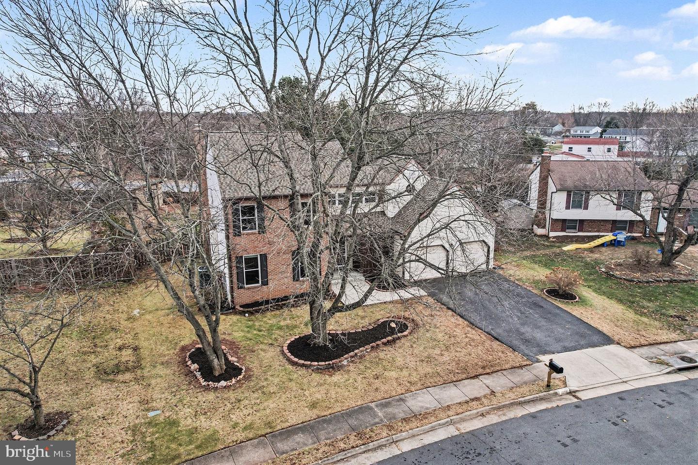 1309 ROCK CHAPEL RD, HERNDON, Virginia 20170, 5 Bedrooms Bedrooms, 9 Rooms Rooms,3 BathroomsBathrooms,Residential,For sale,1309 ROCK CHAPEL RD,VAFX2285384 MLS # VAFX2285384