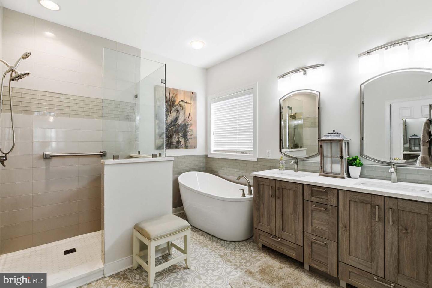 464 MIDDLE GATE, IRVINGTON, Virginia 22480, 3 Bedrooms Bedrooms, 7 Rooms Rooms,2 BathroomsBathrooms,Residential,For sale,464 MIDDLE GATE,VALV2000936 MLS # VALV2000936