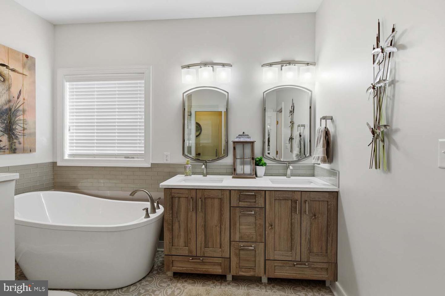 464 MIDDLE GATE, IRVINGTON, Virginia 22480, 3 Bedrooms Bedrooms, 7 Rooms Rooms,2 BathroomsBathrooms,Residential,For sale,464 MIDDLE GATE,VALV2000936 MLS # VALV2000936